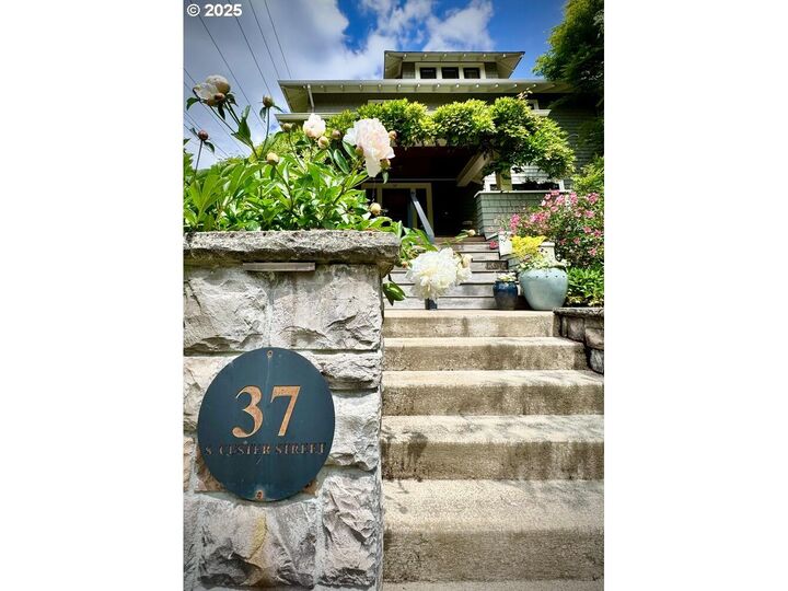 Property Photo:  37 S Custer St  OR 97219 