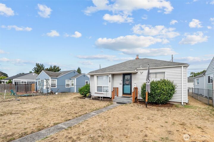 Property Photo:  4709 S American Lake Boulevard  WA 98409 