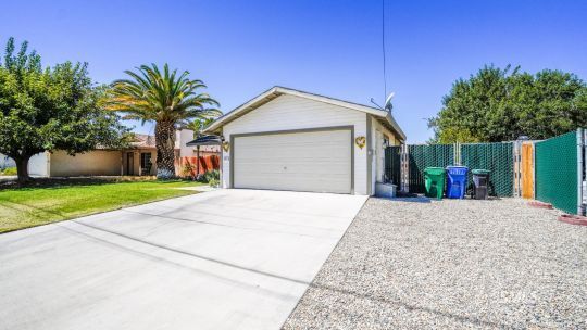 Property Photo: 409 N Inyo St CA 93555