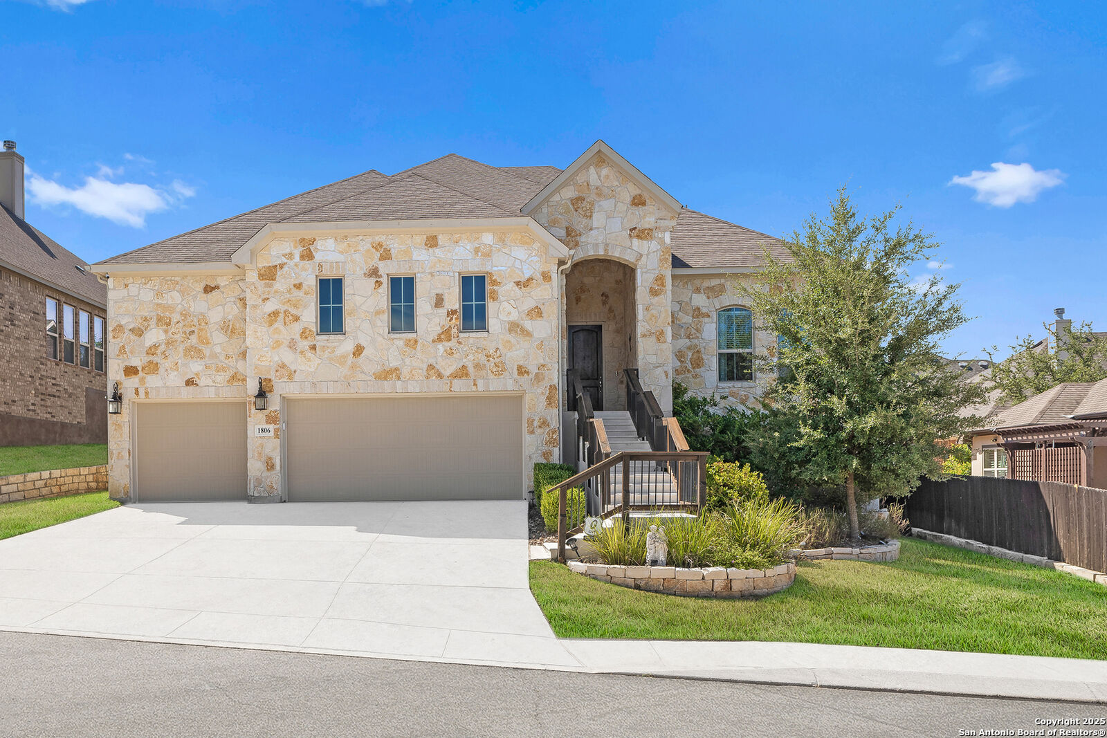Property Photo: 1806 Lawson Ridge TX 78258