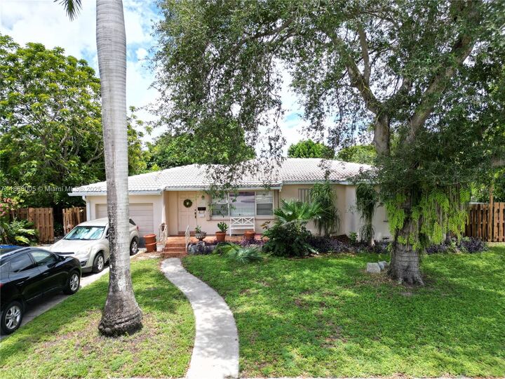 2527 Fillmore St  Hollywood FL 33020 photo