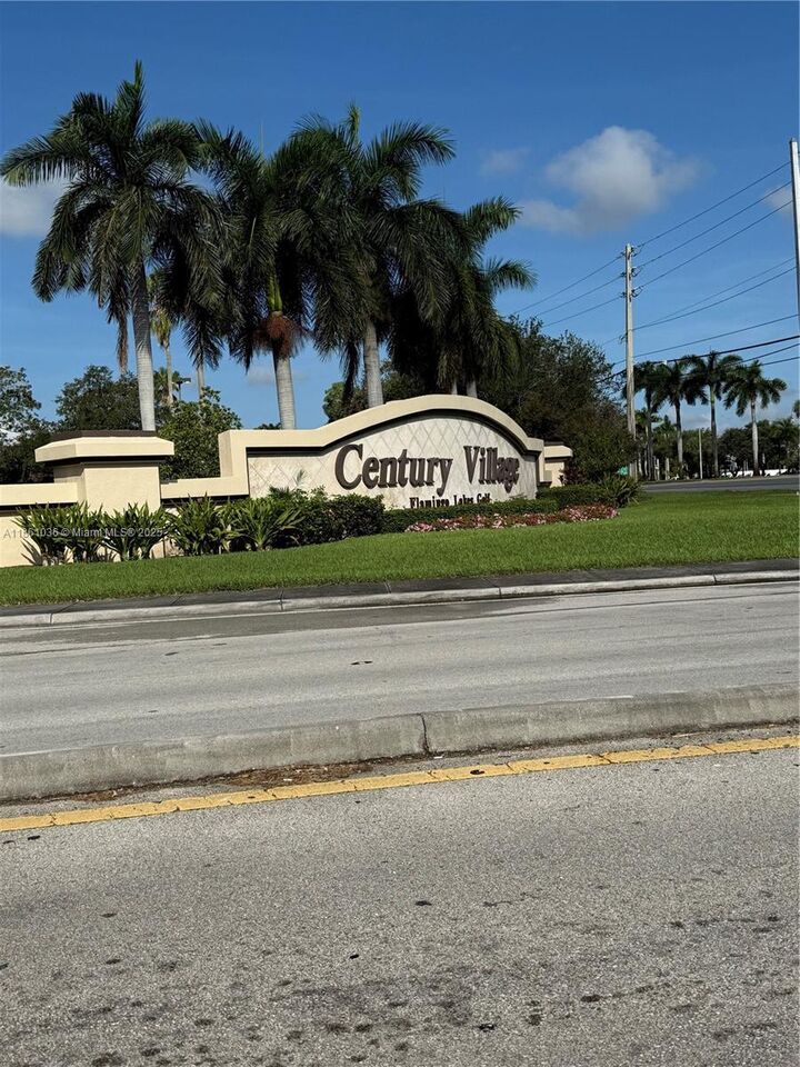 Property Photo: 1401 SW 135th Ter 105H FL 33027