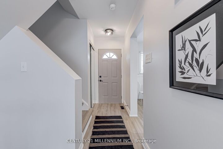 Photo de la propriété:  56 Fleetwood Crescent 85  ON L6T 2E5 