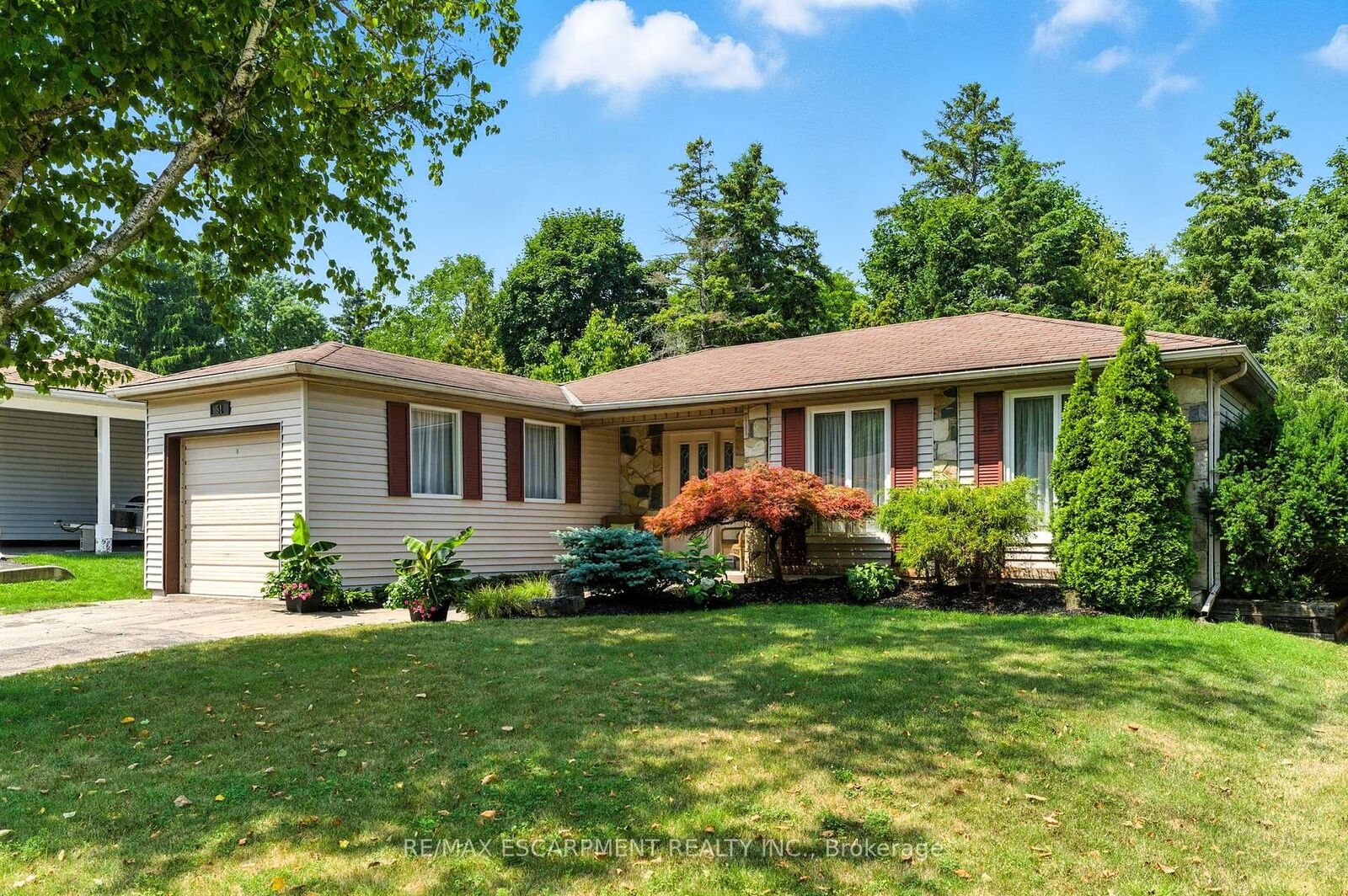 Property Photo: 51 Pleasant Avenue ON L9H 3T2