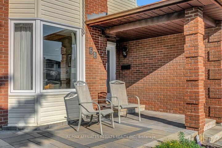 Property Photo: 68 Pheasant Run Drive ON K2J 2R4