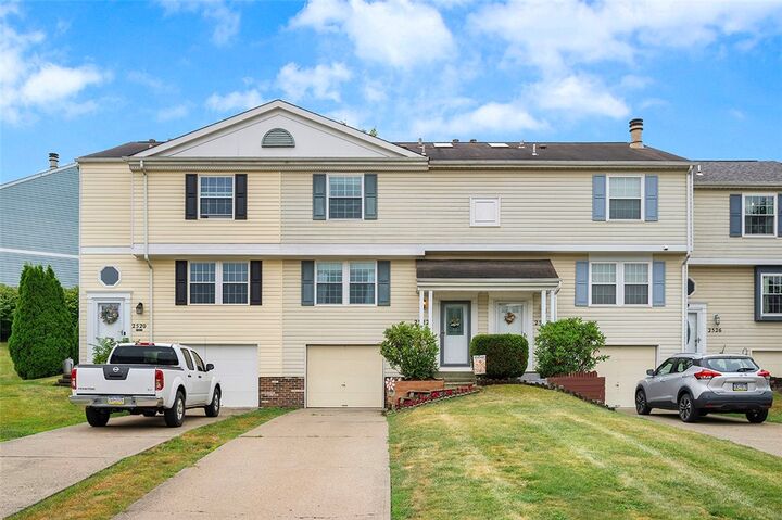 2522 Hawthorne Dr  North Fayette PA 15071 photo