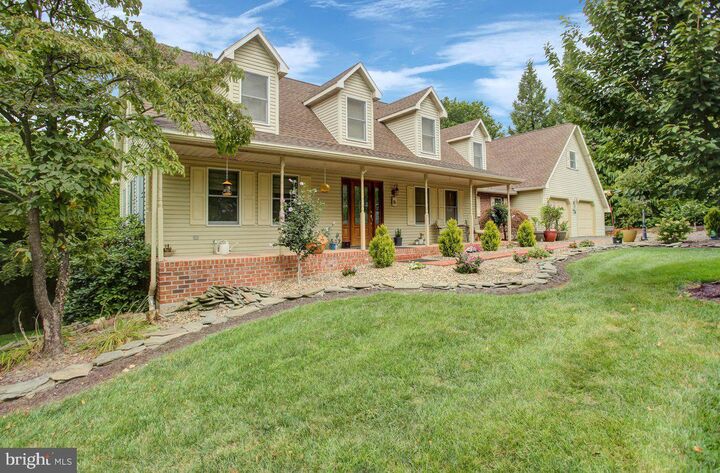 Property Photo: 511 Larkspur Lane PA 17202