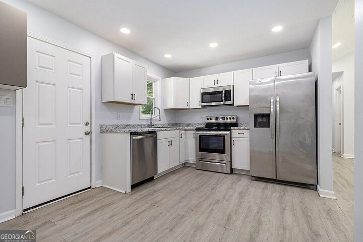 Property Photo: 301 Collins Road GA 30534
