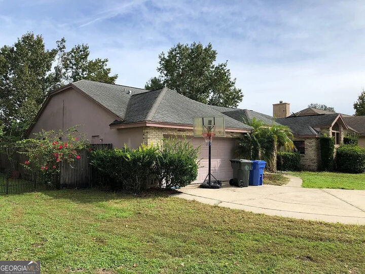 Property Photo: 1006 N Magee Creek Court FL 32765