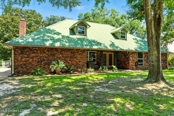 Property Photo: 1526 Oldfield Drive MS 39553