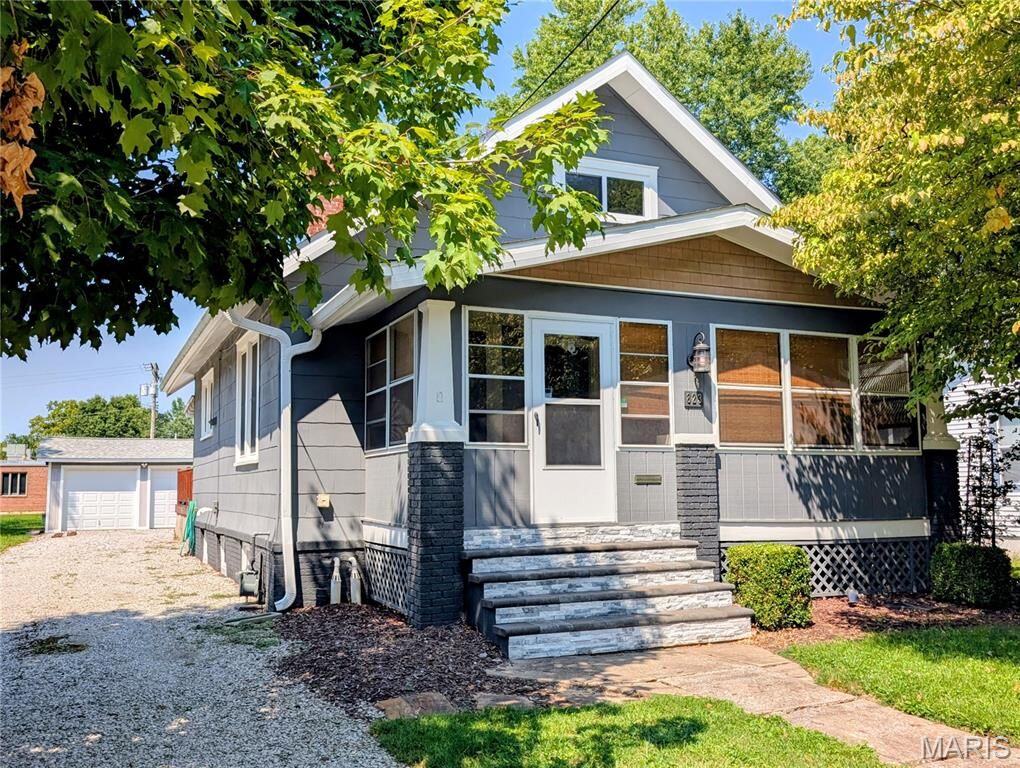 Property Photo:  823 Prickett Avenue  IL 62025 