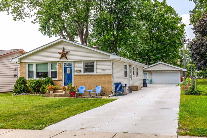 262 N Fairlawn Avenue N  Mundelein IL 60060 photo