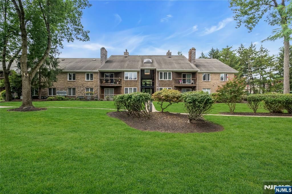 Property Photo:  