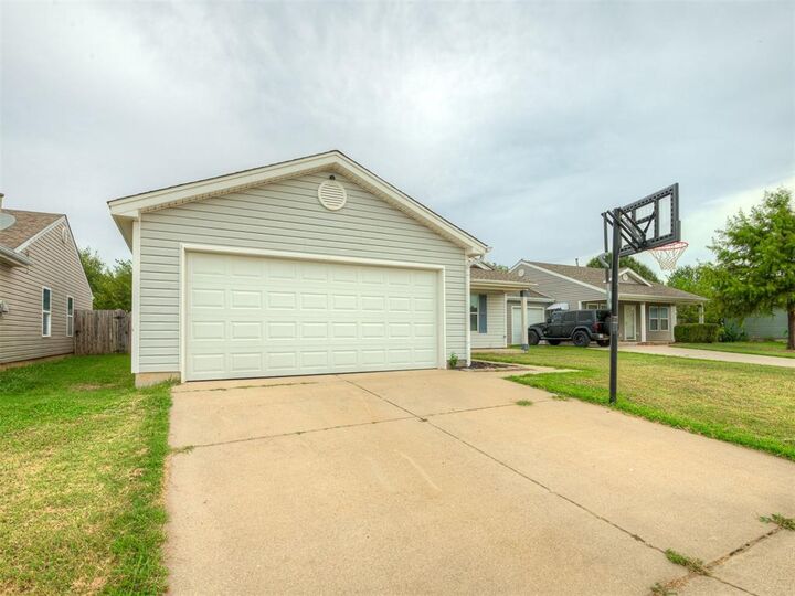 Property Photo:  1009 SW 153rd Street  OK 73170 