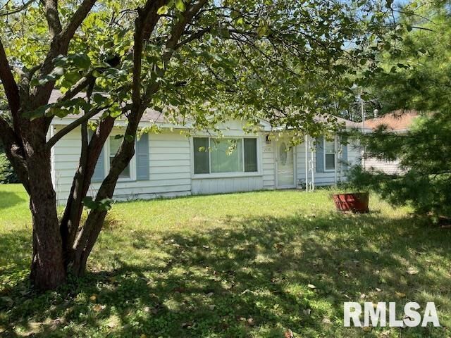 Property Photo: 2530 W Magnolia Avenue IL 61604-3808