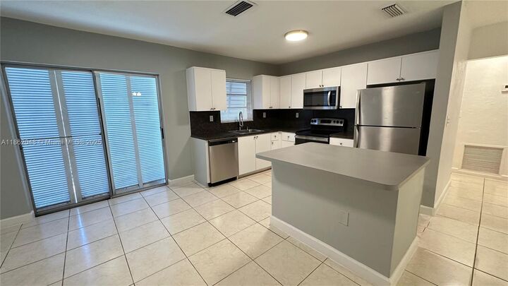 Property Photo: 13195 NE 10th Ave 13195 FL 33161