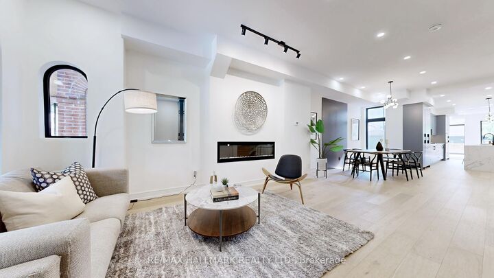 Photo de la propriété: 122 Crawford Street ON M6J 2V4