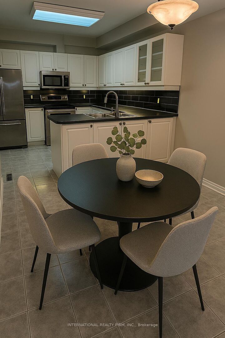 Property Photo: 255 Shaftsbury Avenue 27 ON L4C 0L9
