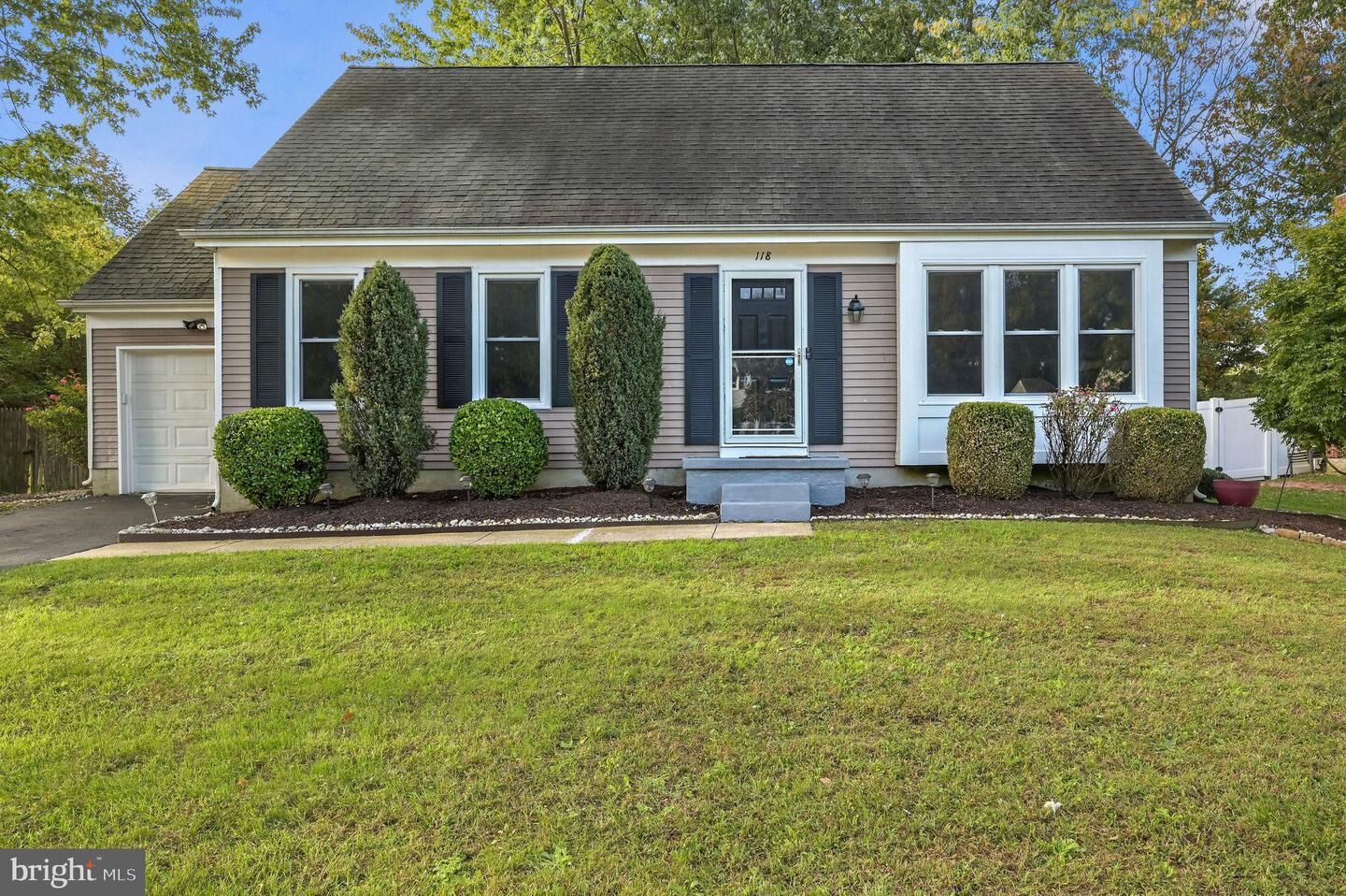 Property Photo:  118 Quail Hollow Drive  DE 19904 