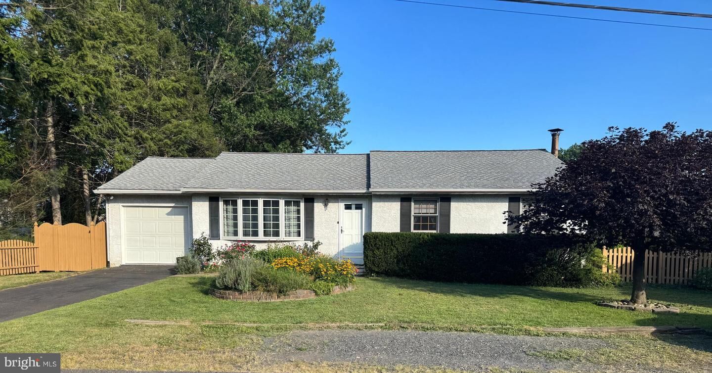 Property Photo:  213 Garden Avenue  PA 19044 