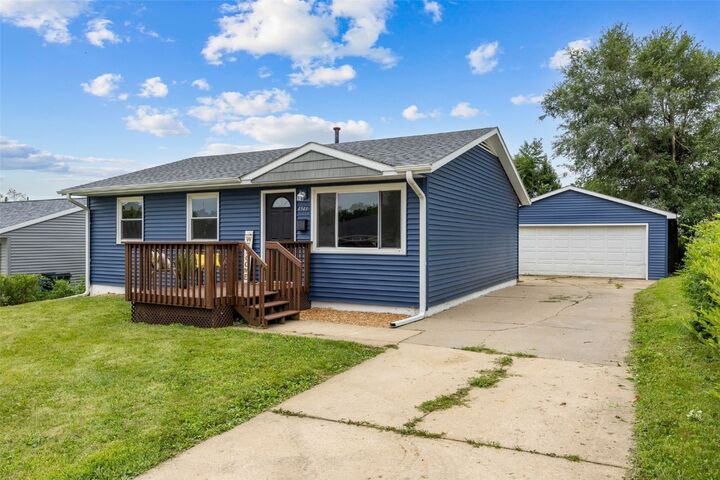 4541 Midway Drive NW  Cedar Rapids IA 52405 photo