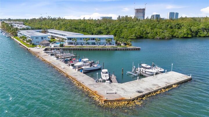 2700 NE 135 St 34  North Miami FL 33181 photo