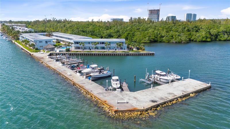 Property Photo: 2700 NE 135 St 34 FL 33181