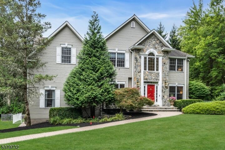 8 Sir Arthurs Ct  Sparta Twp. NJ 07871 photo