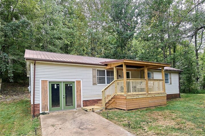 5018 Elmhaven Circle  Charleston WV 25313 photo