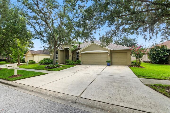 Property Photo:  9415 Hunters Pond Drive  FL 33647 