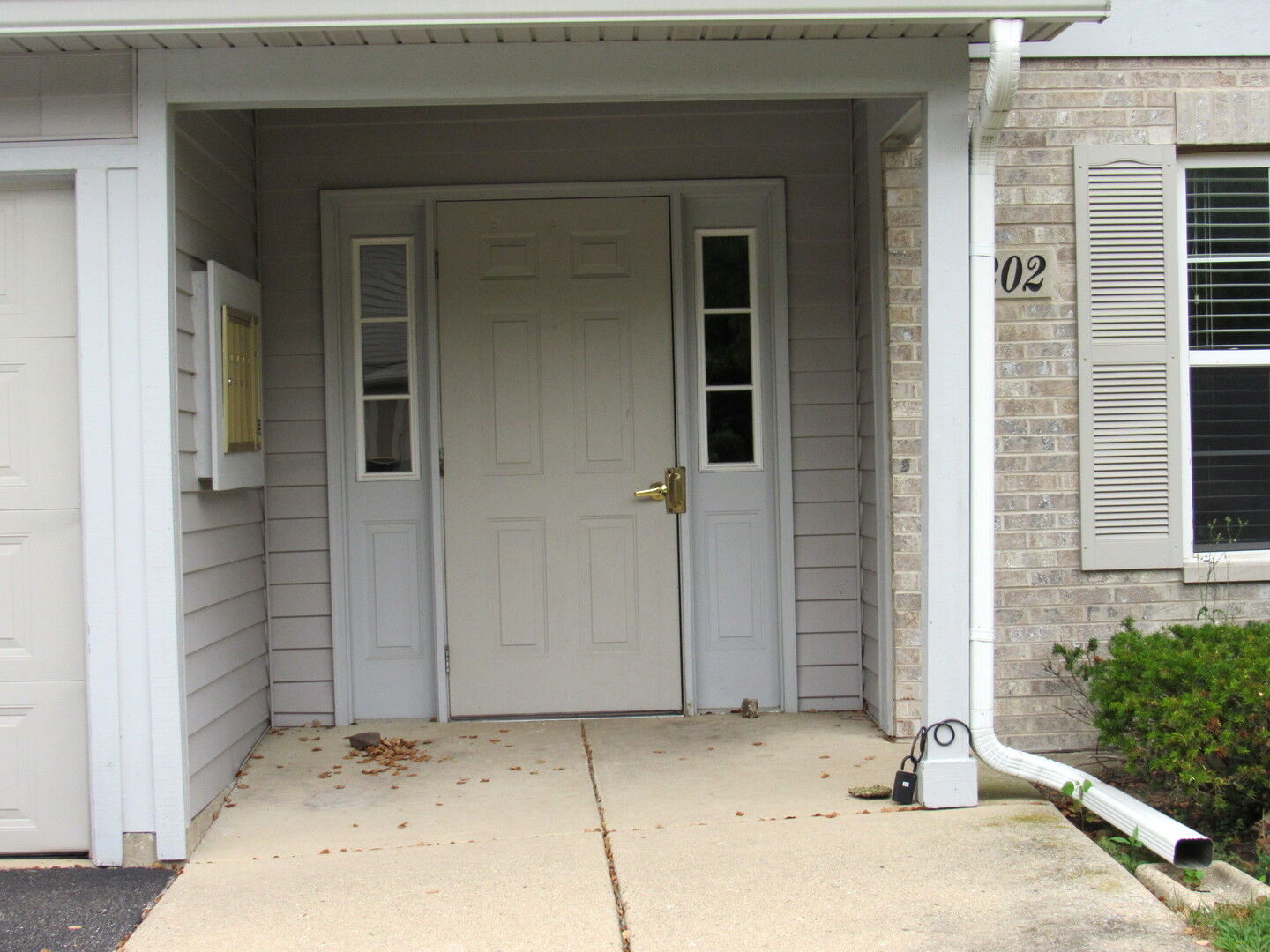 Property Photo:  1202 N Red Oak Circle 2  IL 60073 