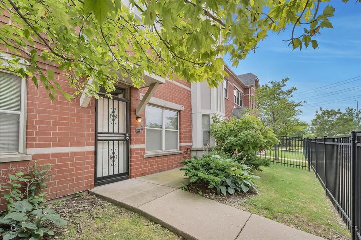 Property Photo: 6710 S Keating Avenue 103 IL 60629