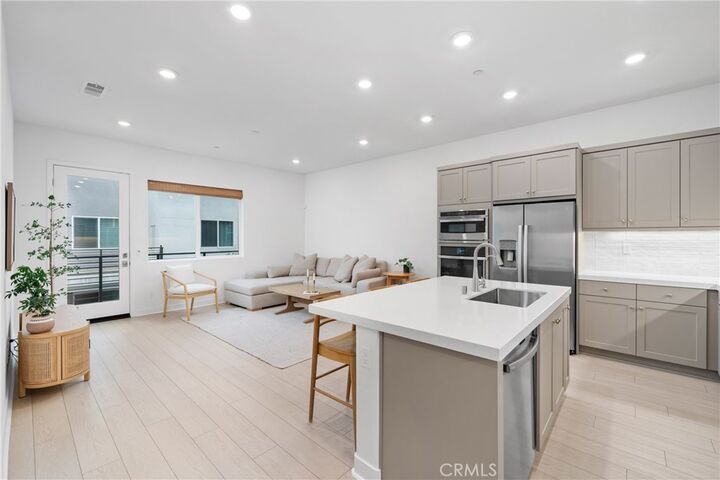 Property Photo: 185 Sash CA 92618