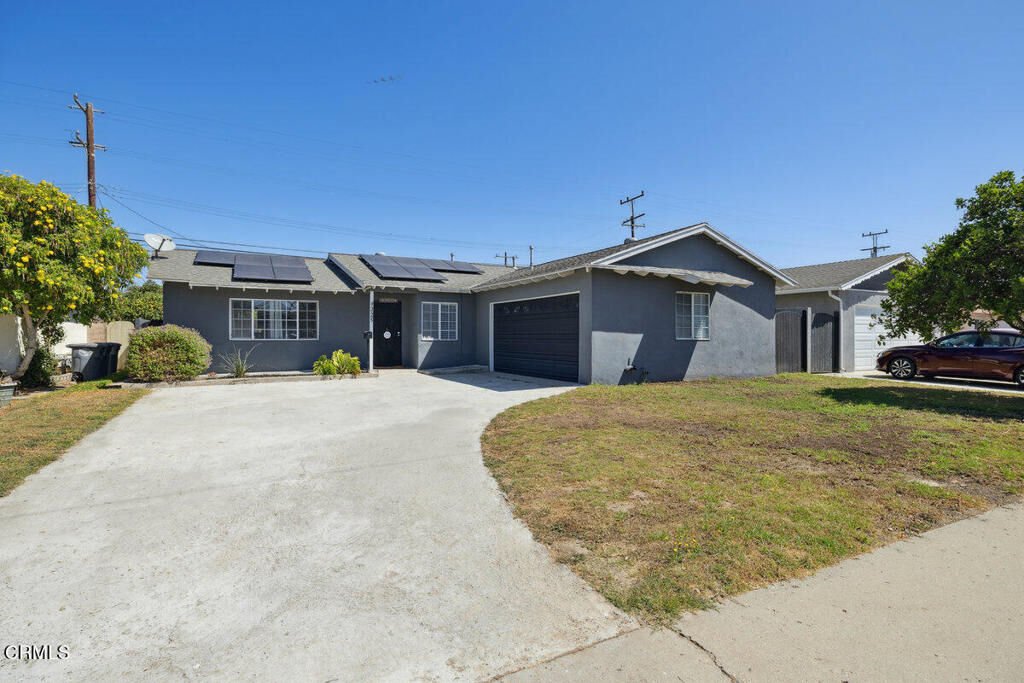 Property Photo:  225 Glacier Avenue  CA 93033 