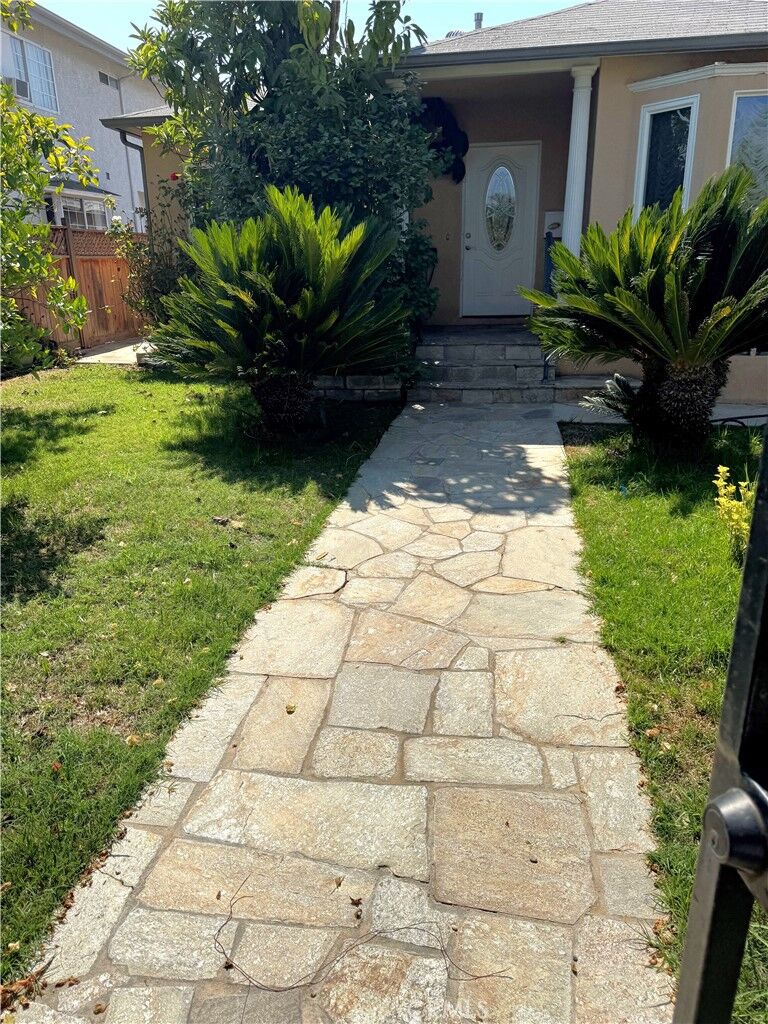 Property Photo: 5133 Hesperia Avenue CA 91316