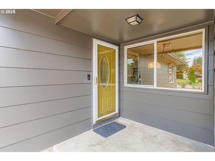 Property Photo:  21339 SE Alder St  OR 97030 