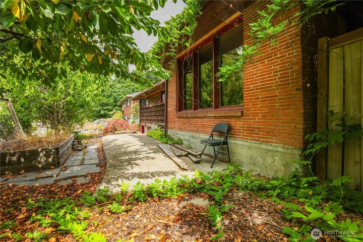 Property Photo: 122 S National Avenue WA 98312