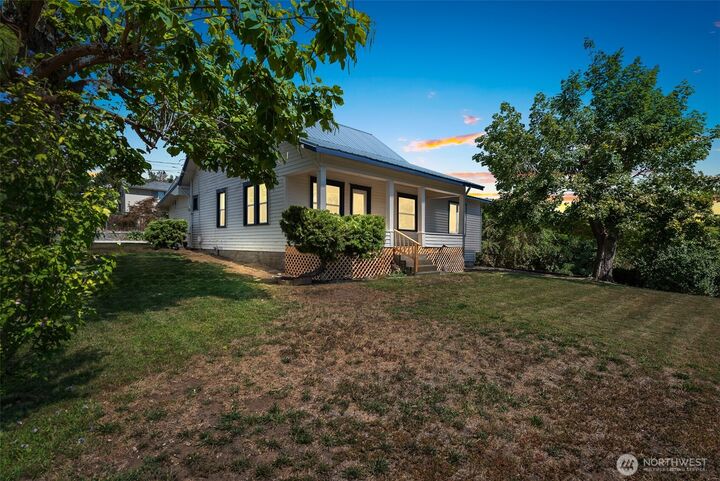 Property Photo:  889 S Kentucky  WA 98802 