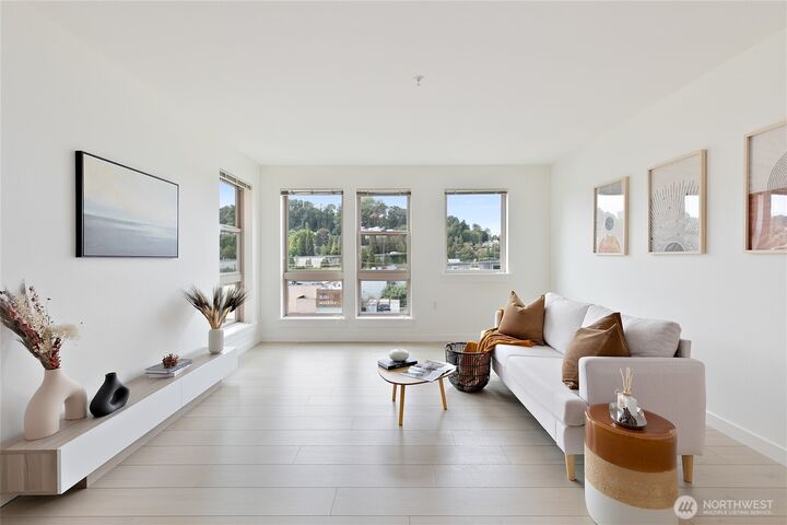 827  Hiawatha Place S 402  Seattle WA 98144 photo