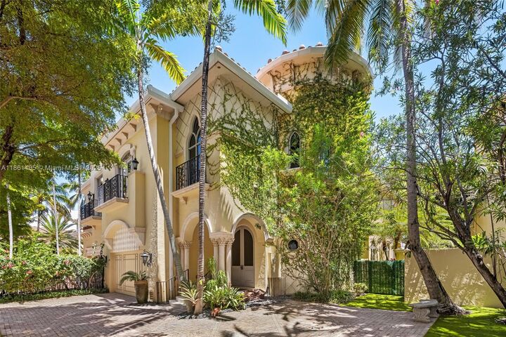 Property Photo: 1504 Island Blvd FL 33160