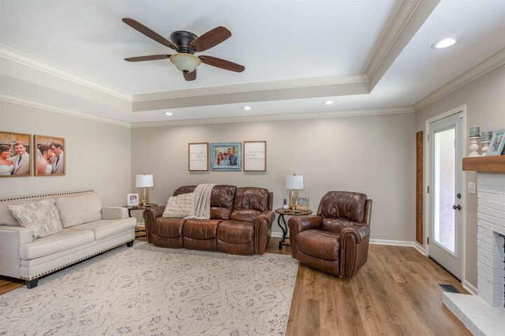 Property Photo: 1806 Pleasant Dr AL 35661 - MUSCLE S