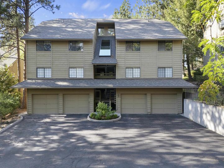 Property Photo:  103 S Neyland Ave Unit #1  WA 99019 
