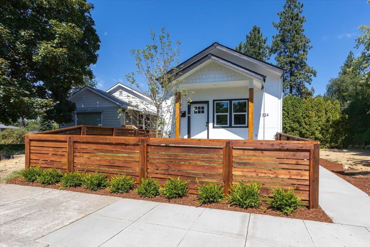 Property Photo:  1324 W Dalke Ave B  WA 99205 