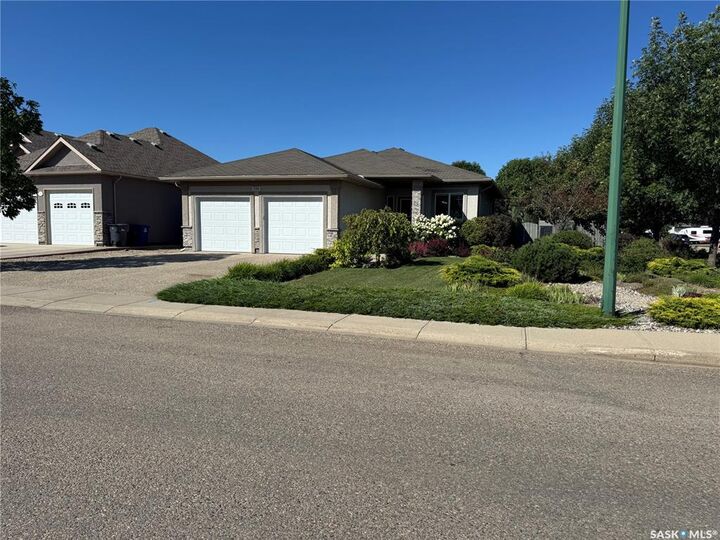 739 18th Street  Weyburn SK S4H 3M2 photo