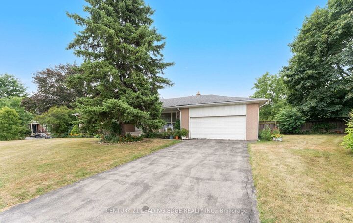 Photo de la propriété: 24 Burbank Drive ON M2K 1M8