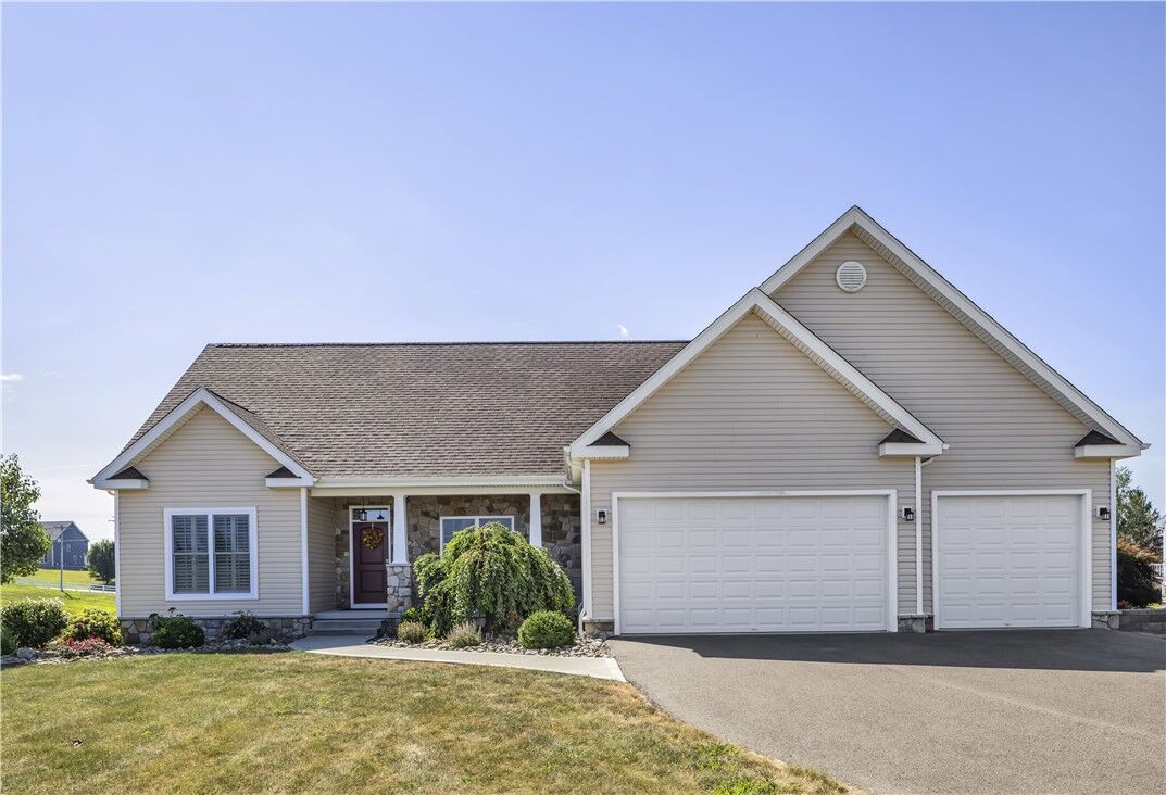 Property Photo: 112 Savannah Dr PA 16037