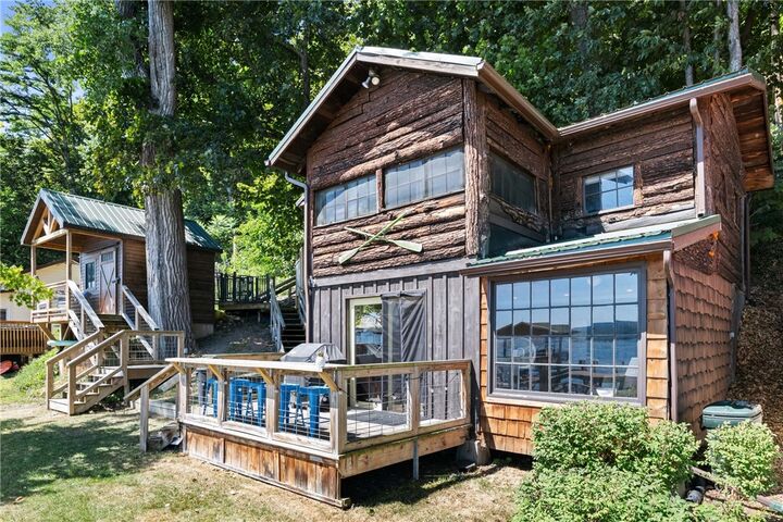 Property Photo:  1718 Log Cabin Road  NY 14527 