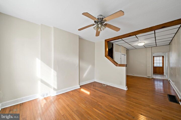 Property Photo:  433 Cross Street  PA 19147 