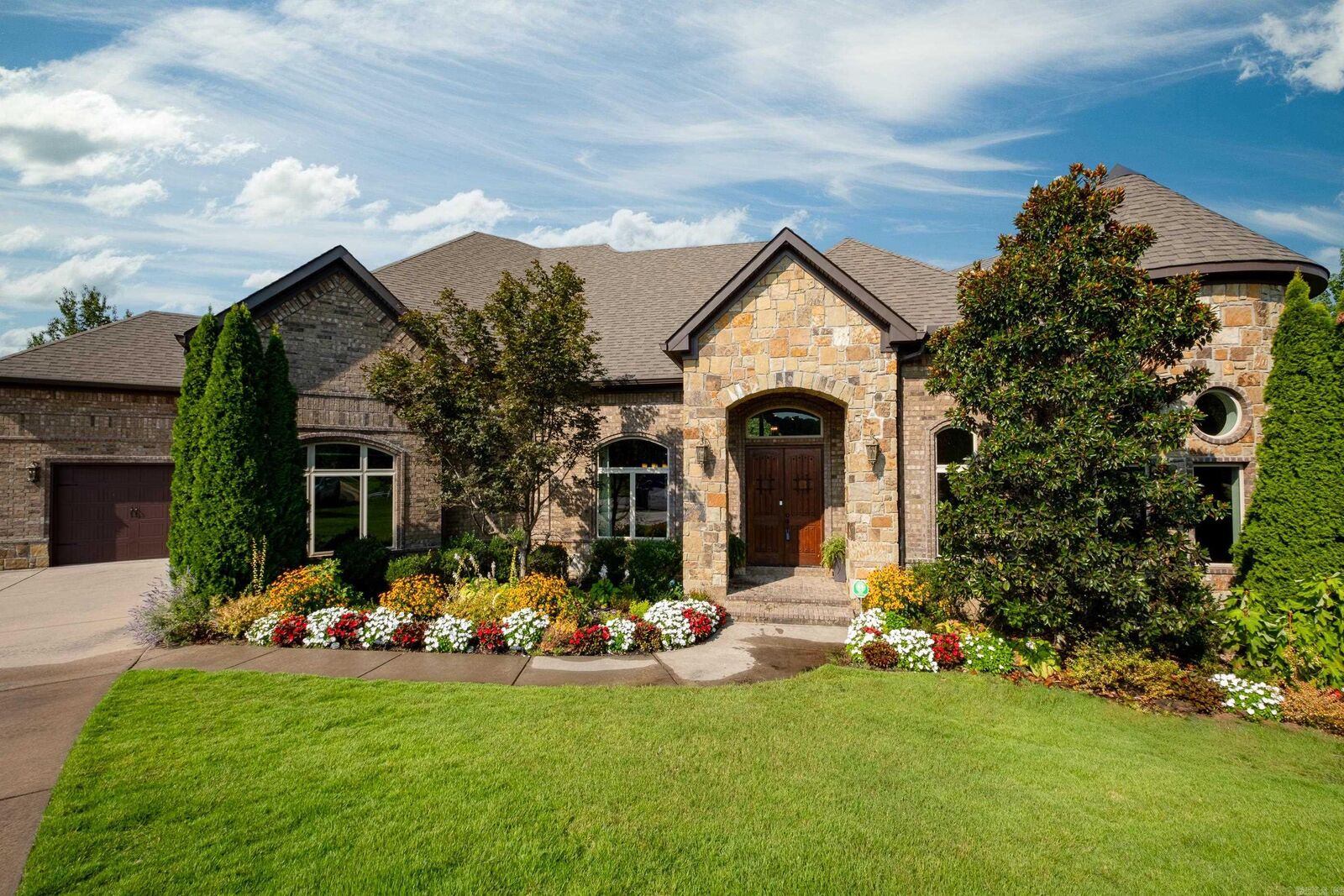 Property Photo: 11 Highfield Cove AR 72211