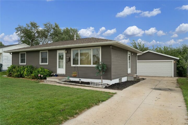4821 Midway NW  Cedar Rapids IA 52405 photo